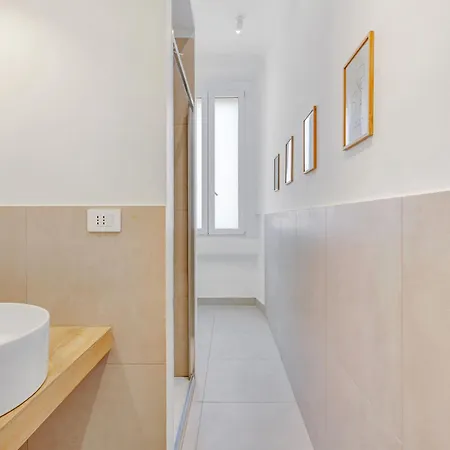 דירה Classy With 2 Bedrooms מילאנו
